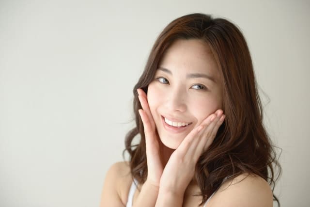 笑顔の女性